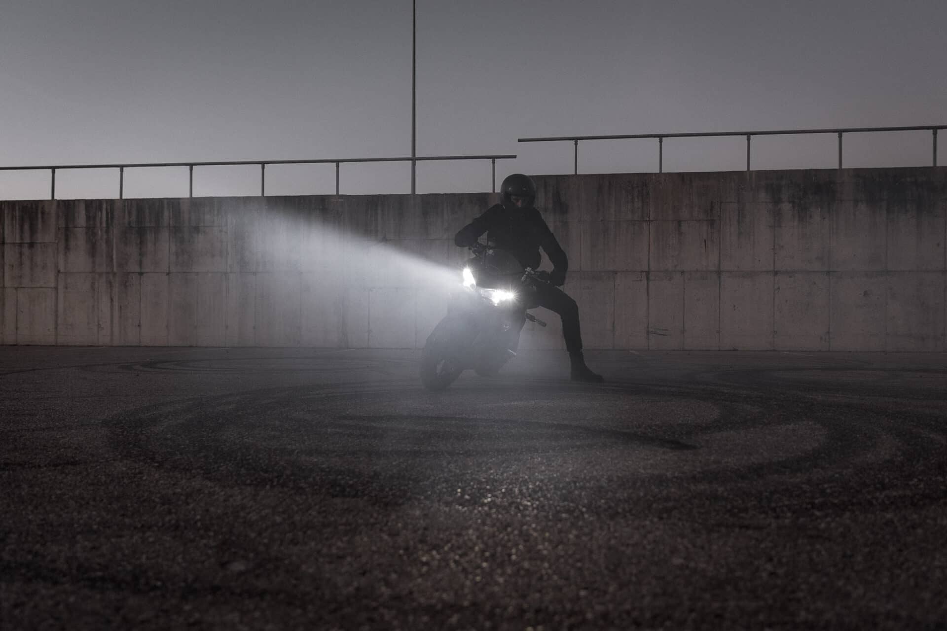 Motorcycle Safety: Riding Motorcycle In The Dark | Pando Moto