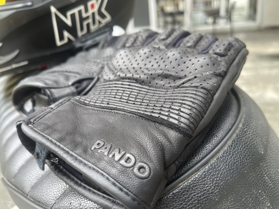 ONYX BLACK 02 – Leather Motorcycle Gloves Review by It's better on the road