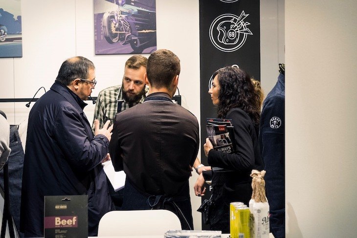 Pando Moto people answering customers' questions at EICMA 2015 - 1