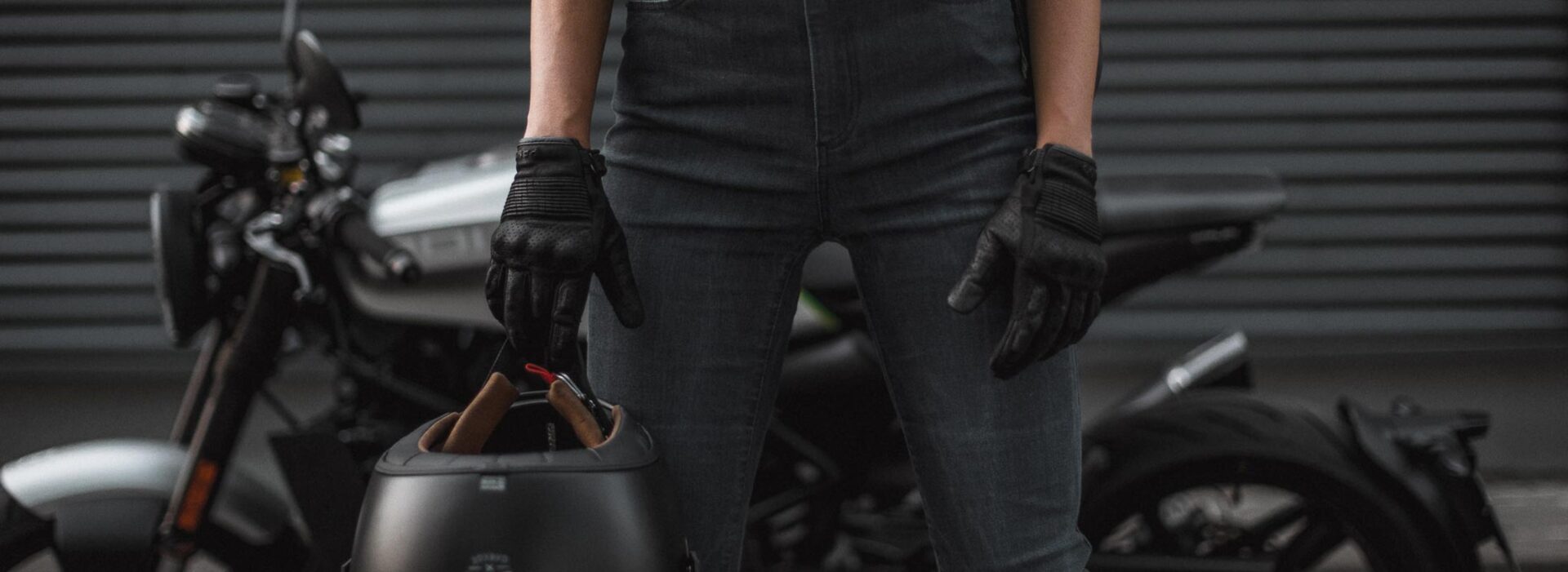 Armored motorcycle pants for women